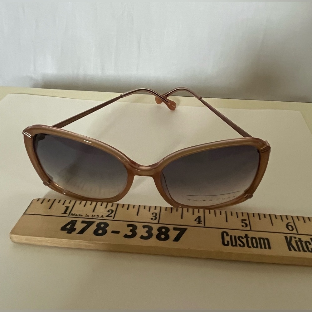 NWOT-Trina Turk “Assateague” Vented Oversize Butterfly Sunglasses- Sandbar -57mm - Picture 10 of 10